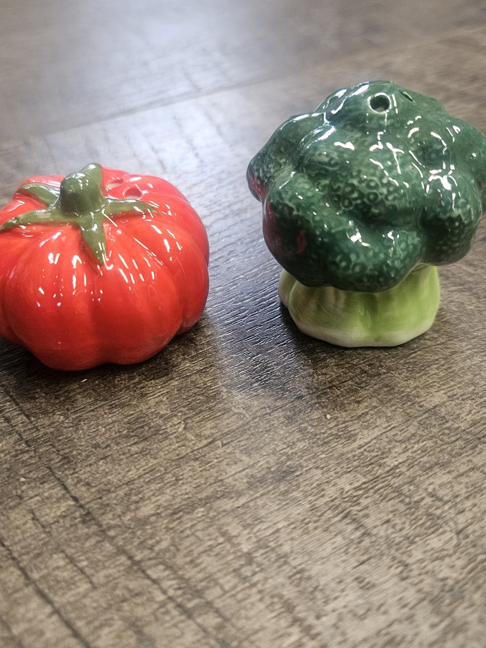 Cracker Barrel Red Tomato and Green Broccoli Ceramic Salt and Pepper Shakers